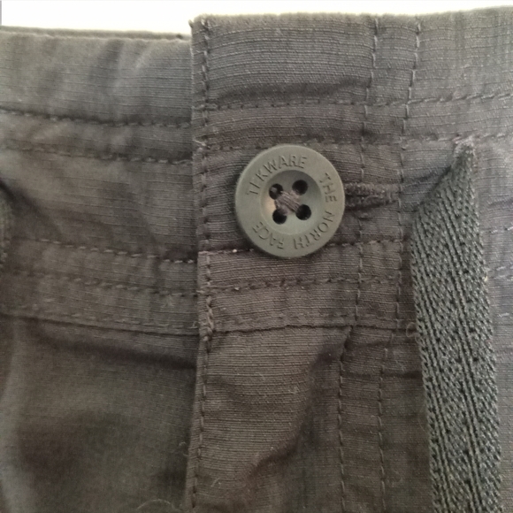 THE NORTH FACE Black Cargo Shorts Size 12 - Picture 3 of 6